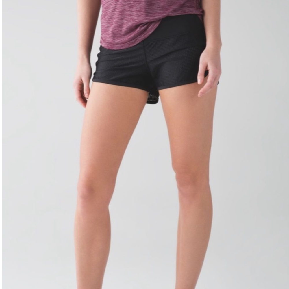 Lululemon Mesh Luxtreme 4-Way 2.5" Run Speed Shorts - Picture 3 of 10
